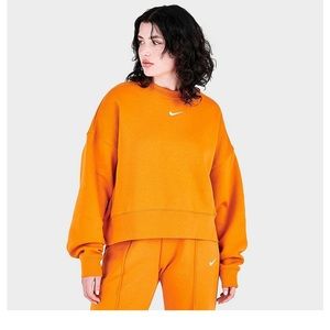Orange Nike Crewneck!🦊